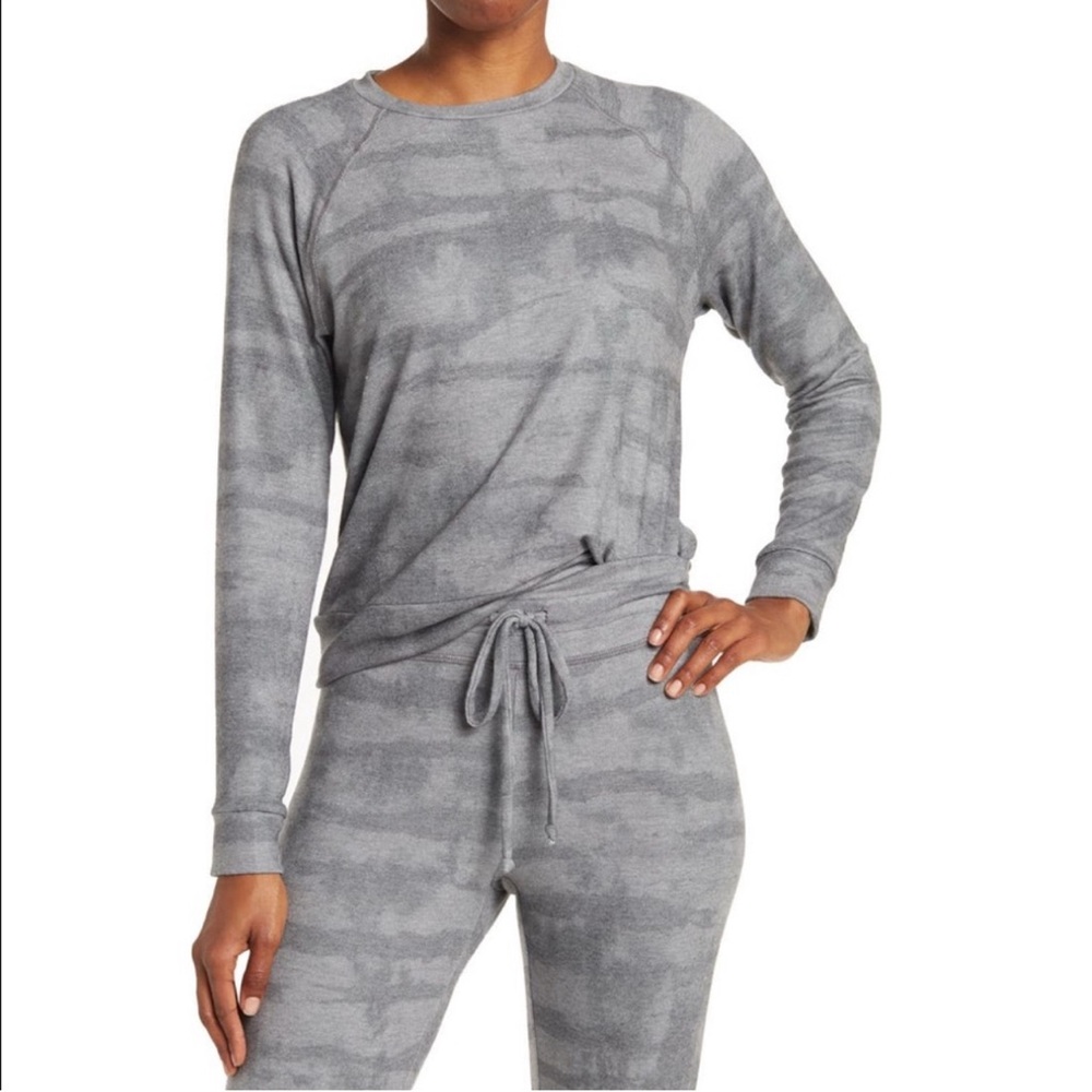 Beyond Yoga Pullover and Jogger Lounge set Grey Camo Cozy Size M NWT